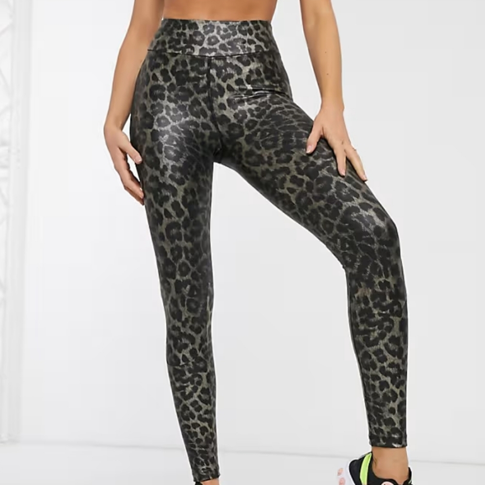 LegEnd Capri Metallic Leopard Leggings